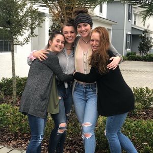 Meet your Posher, Em sam meg n sierra